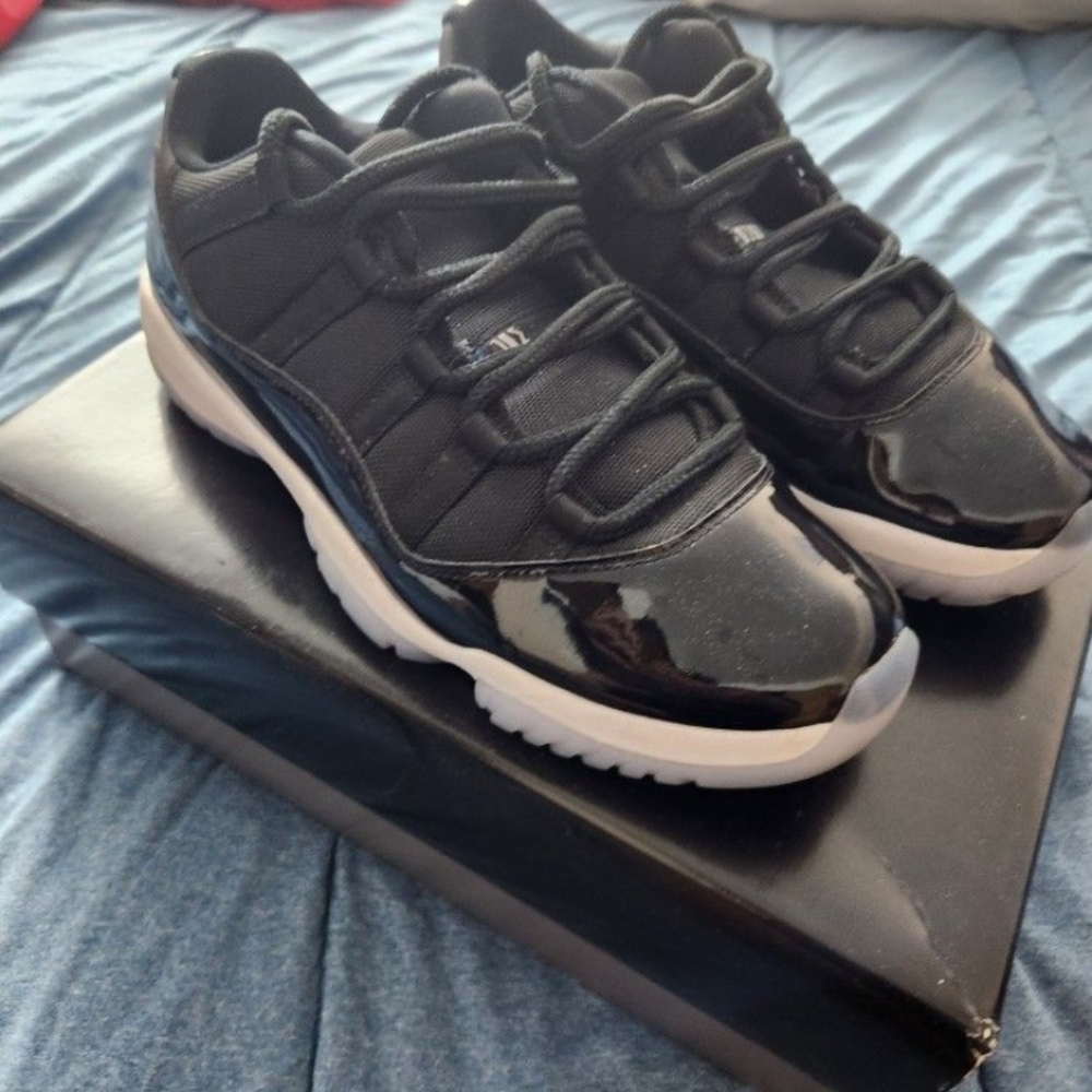 Jordan 11 Low Space Jams Size 9